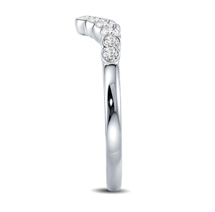 Curved Round Diamond Bezel Set Band